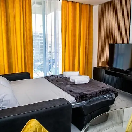 Stylish Seafront Spinola