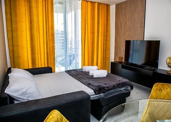 Stylish Seafront Spinola