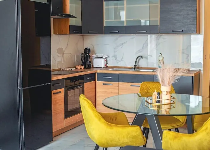 Stylish Seafront Spinola Daire *