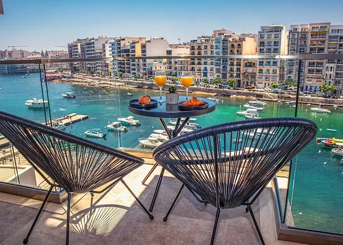 Stylish Seafront Spinola *