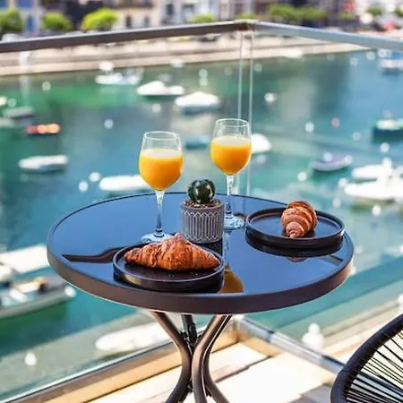 Stylish Seafront Spinola Apartment