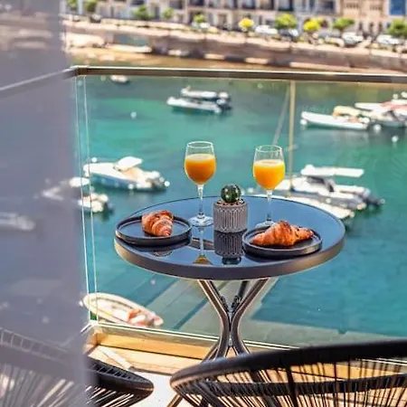 Apartment Stylish Seafront Spinola