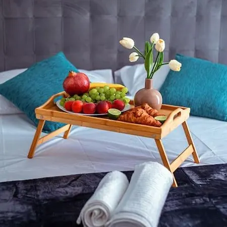 Stylish Seafront Spinola Apartment *