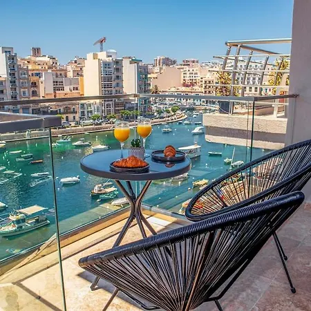 Stylish Seafront Spinola Apartment